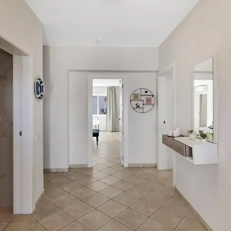 Hermosa Y Amplia Casa Con Piscina Y Garage *