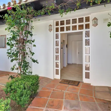 Holiday home Hermosa Y Amplia Casa Con Piscina Y Garage Marbella