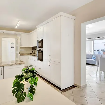 Hermosa Y Amplia Casa Con Piscina Y Garage Nyaraló