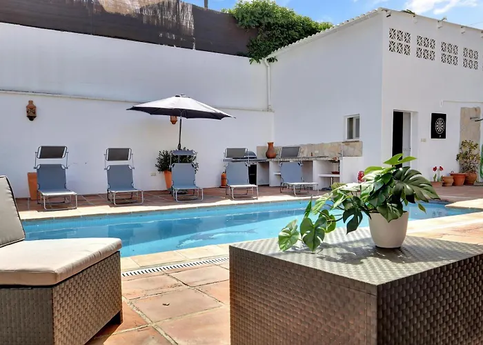 Сasa de vacaciones Hermosa Y Amplia Casa Con Piscina Y Garage