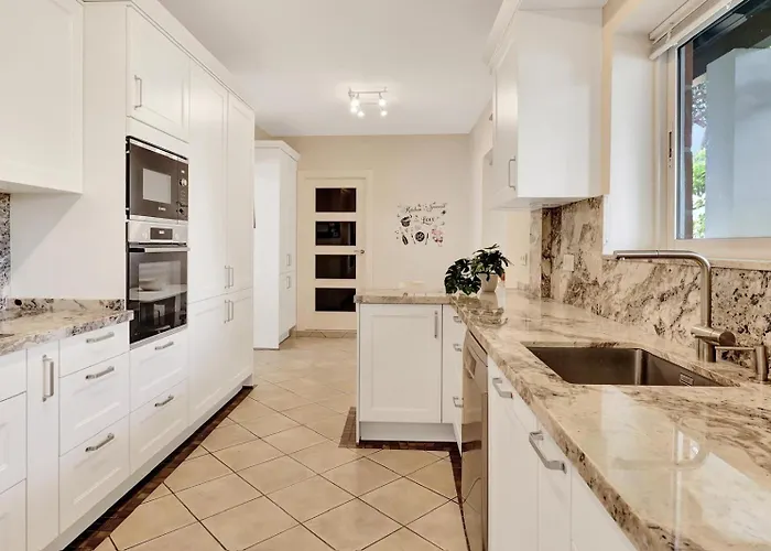 Сasa de vacaciones Hermosa Y Amplia Casa Con Piscina Y Garage Marbella