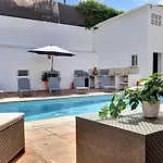 Nyaraló Hermosa Y Amplia Casa Con Piscina Y Garage