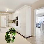 Hermosa Y Amplia Casa Con Piscina Y Garage Nyaraló