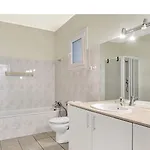 Nyaraló Hermosa Y Amplia Casa Con Piscina Y Garage