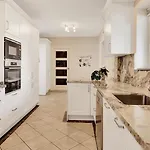 Nyaraló Hermosa Y Amplia Casa Con Piscina Y Garage Marbella