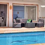 Nyaraló Hermosa Y Amplia Casa Con Piscina Y Garage