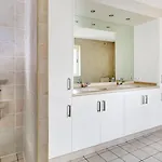 Hermosa Y Amplia Casa Con Piscina Y Garage Nyaraló *