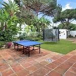 Hermosa Y Amplia Casa Con Piscina Y Garage Nyaraló