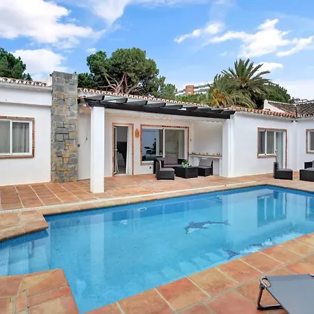 Hermosa Y Amplia Casa Con Piscina Y Garage Nyaraló *
