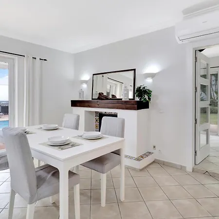 Hermosa Y Amplia Casa Con Piscina Y Garage Nyaraló *