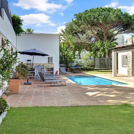 Hermosa Y Amplia Casa Con Piscina Y Garage Nyaraló